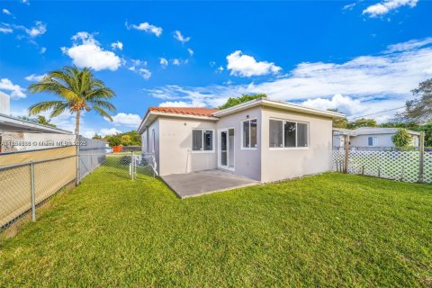 Propiedad comercial en venta en Biscayne Park, Florida, 167.69 m2 № 1980723 - foto 12