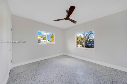 Propiedad comercial en venta en Biscayne Park, Florida, 167.69 m2 № 1980723 - foto 8