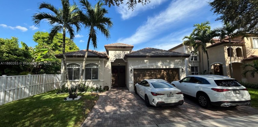 Villa ou maison à Miramar, Floride 3 chambres, 181.44 m2 № 1930296