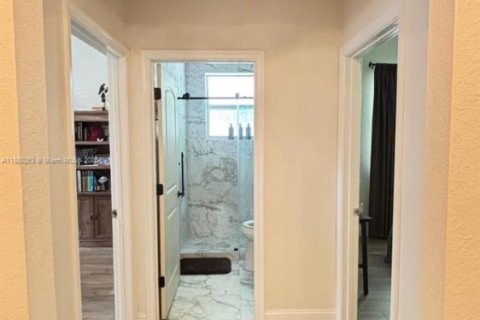 Villa ou maison à vendre à Miramar, Floride: 3 chambres, 181.44 m2 № 1930296 - photo 6