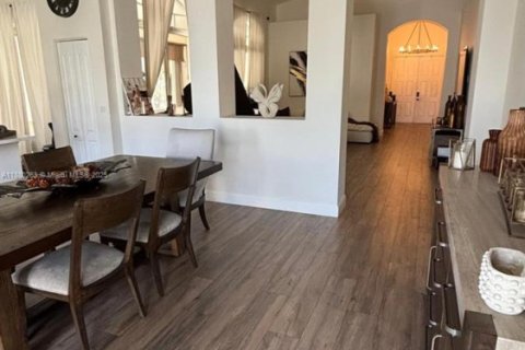 Villa ou maison à vendre à Miramar, Floride: 3 chambres, 181.44 m2 № 1930296 - photo 11