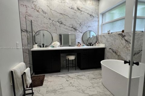 Villa ou maison à vendre à Miramar, Floride: 3 chambres, 181.44 m2 № 1930296 - photo 22