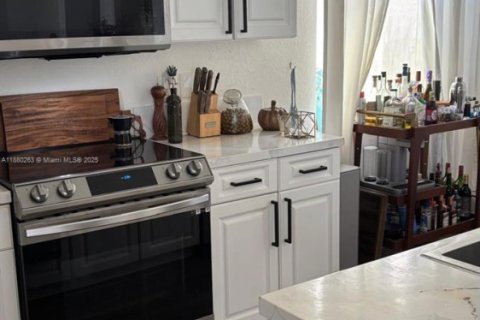 Villa ou maison à vendre à Miramar, Floride: 3 chambres, 181.44 m2 № 1930296 - photo 15