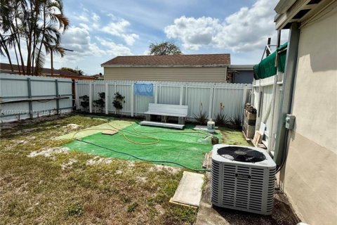 House in Miami Gardens, Florida 3 bedrooms, 166.11 sq.m. № 1875406 - photo 6