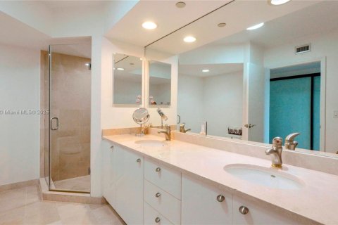 Condominio en venta en Sunny Isles Beach, Florida, 3 dormitorios, 217.39 m2 № 1638412 - foto 17