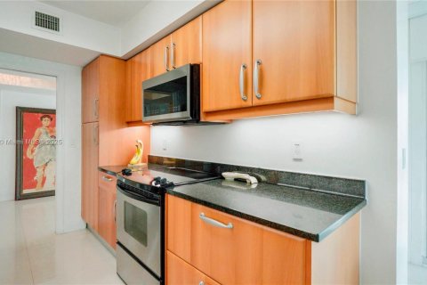 Condominio en venta en Sunny Isles Beach, Florida, 3 dormitorios, 217.39 m2 № 1638412 - foto 11