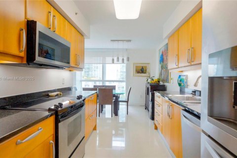 Condominio en venta en Sunny Isles Beach, Florida, 3 dormitorios, 217.39 m2 № 1638412 - foto 13