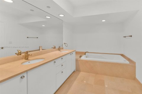 Condominio en venta en Sunny Isles Beach, Florida, 3 dormitorios, 217.39 m2 № 1638412 - foto 23
