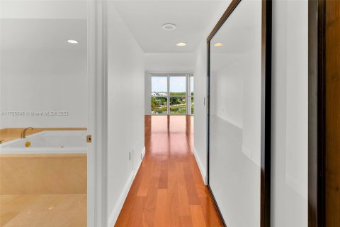 Condominio en venta en Sunny Isles Beach, Florida, 3 dormitorios, 217.39 m2 № 1638412 - foto 24