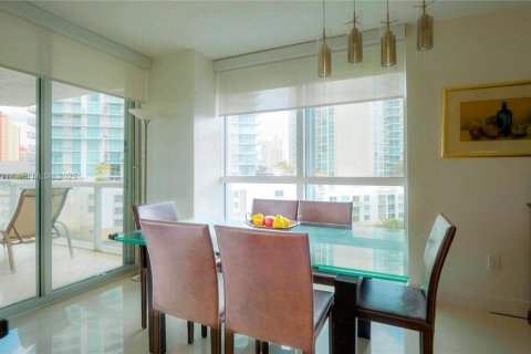 Condominio en venta en Sunny Isles Beach, Florida, 3 dormitorios, 217.39 m2 № 1638412 - foto 12