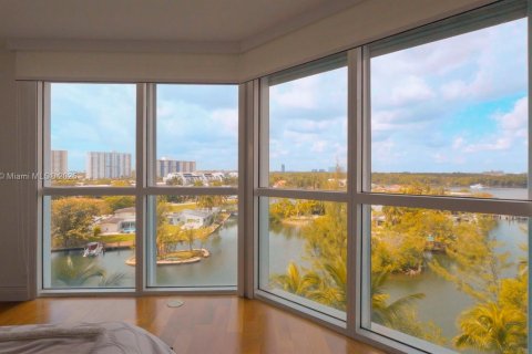 Condominio en venta en Sunny Isles Beach, Florida, 3 dormitorios, 217.39 m2 № 1638412 - foto 2