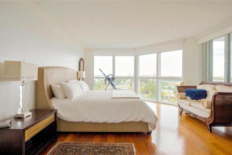 Condominio en venta en Sunny Isles Beach, Florida, 3 dormitorios, 217.39 m2 № 1638412 - foto 15