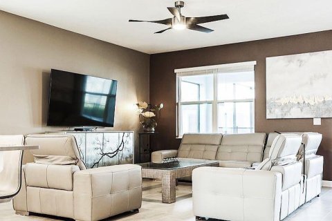 Casa en venta en Kissimmee, Florida, 9 dormitorios, 398.46 m2 № 1410175 - foto 14