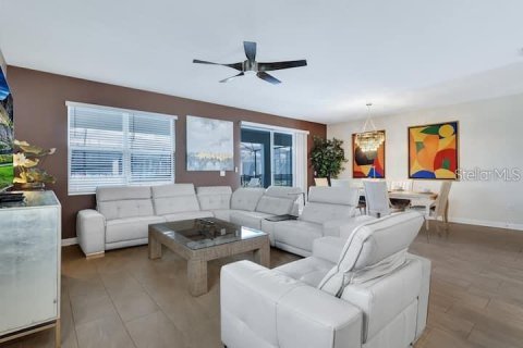 Casa en venta en Kissimmee, Florida, 9 dormitorios, 398.46 m2 № 1410175 - foto 3