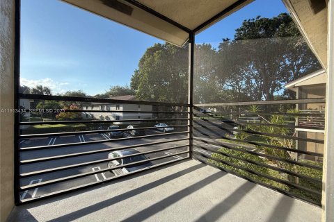 Condo in Pompano Beach, Florida, 2 bedrooms  № 1982188 - photo 13