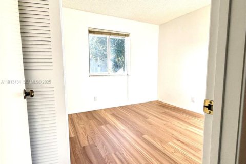 Condo in Pompano Beach, Florida, 2 bedrooms  № 1982188 - photo 20