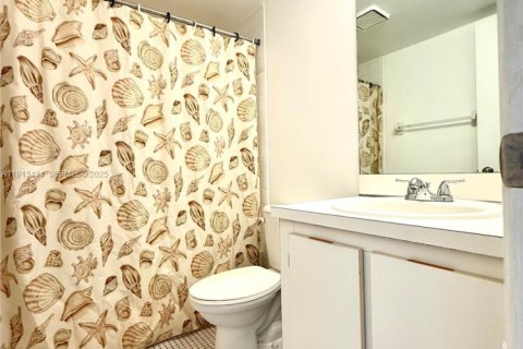 Condo in Pompano Beach, Florida, 2 bedrooms  № 1982188 - photo 24