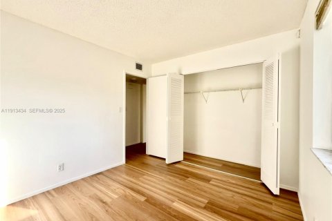 Condo in Pompano Beach, Florida, 2 bedrooms  № 1982188 - photo 22