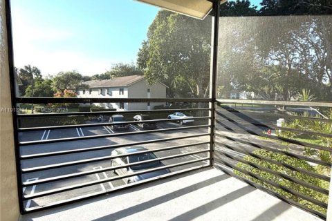Condo in Pompano Beach, Florida, 2 bedrooms  № 1982188 - photo 15