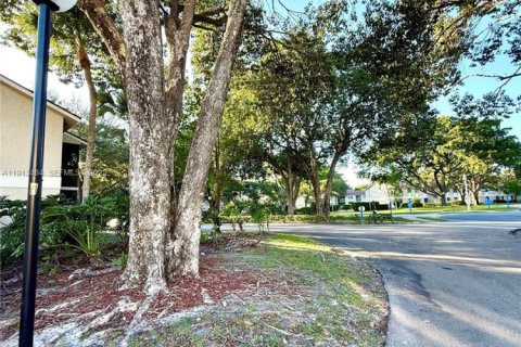 Condo in Pompano Beach, Florida, 2 bedrooms  № 1982188 - photo 12