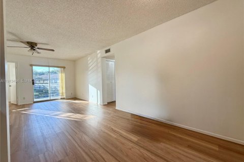 Condo in Pompano Beach, Florida, 2 bedrooms  № 1982188 - photo 5