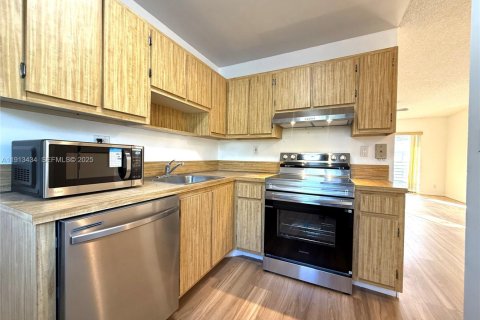 Condo in Pompano Beach, Florida, 2 bedrooms  № 1982188 - photo 11