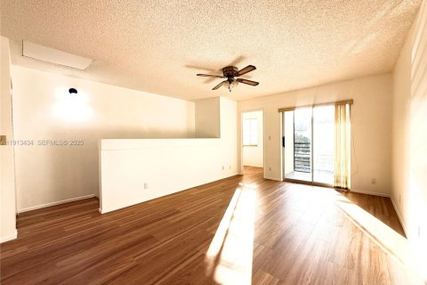 Condo in Pompano Beach, Florida, 2 bedrooms  № 1982188 - photo 16