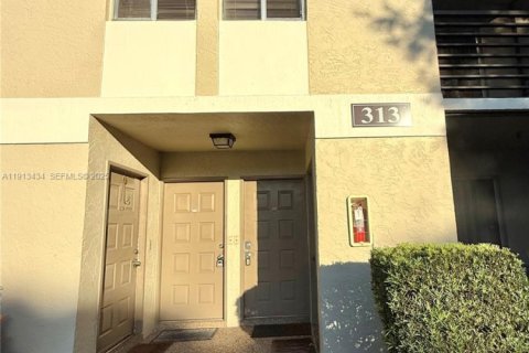 Condo in Pompano Beach, Florida, 2 bedrooms  № 1982188 - photo 3