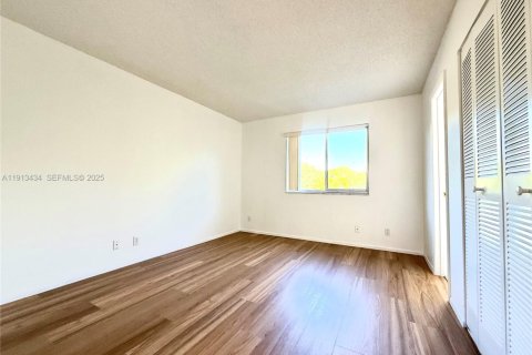Condo in Pompano Beach, Florida, 2 bedrooms  № 1982188 - photo 19