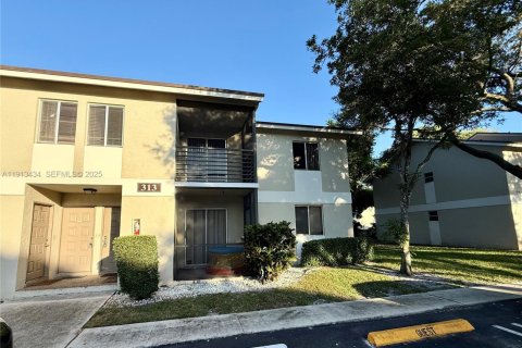 Condo in Pompano Beach, Florida, 2 bedrooms  № 1982188 - photo 2