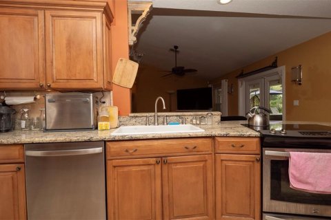 House in Spring Hill, Florida 3 bedrooms, 181.07 sq.m. № 1903132 - photo 12