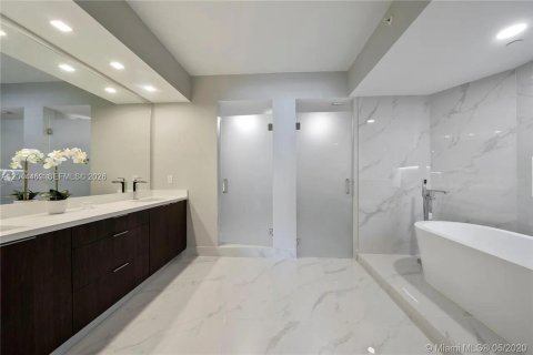 Condo in Miami Beach, Florida, 2 bedrooms № 2181268 - photo 14