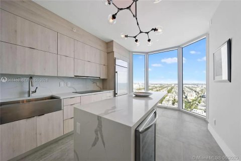 Condo in Miami Beach, Florida, 2 bedrooms № 2181268 - photo 3
