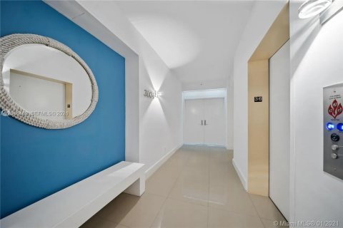 Condo in Miami Beach, Florida, 2 bedrooms № 2181268 - photo 8
