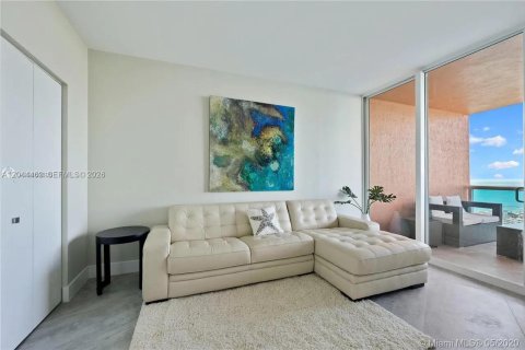 Condo in Miami Beach, Florida, 2 bedrooms № 2181268 - photo 11