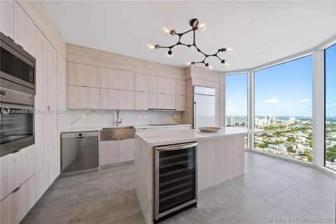 Condo in Miami Beach, Florida, 2 bedrooms  № 2181268