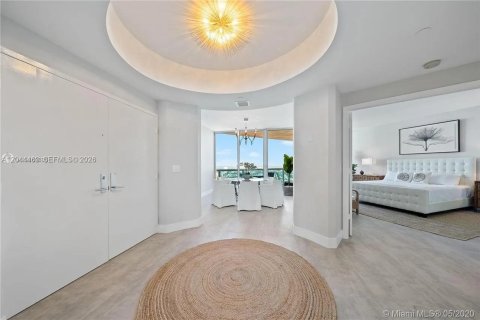 Condo in Miami Beach, Florida, 2 bedrooms № 2181268 - photo 6