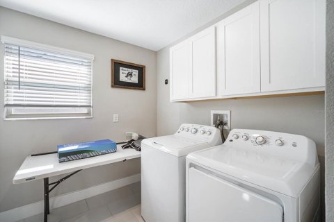 House in Land O' Lakes, Florida 4 bedrooms, 257.8 sq.m. № 1432279 - photo 19
