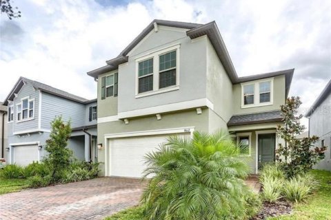 House in Land O' Lakes, Florida 4 bedrooms, 257.8 sq.m. № 1432279 - photo 1