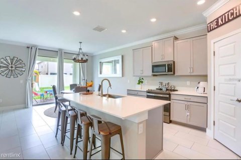 House in Land O' Lakes, Florida 4 bedrooms, 257.8 sq.m. № 1432279 - photo 9