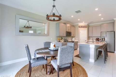 House in Land O' Lakes, Florida 4 bedrooms, 257.8 sq.m. № 1432279 - photo 12