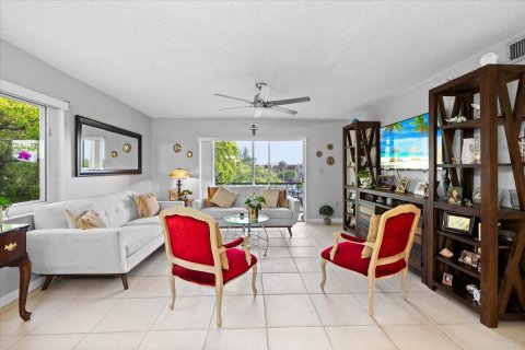 Condo in North Lauderdale, Florida, 2 bedrooms  № 2176977 - photo 7