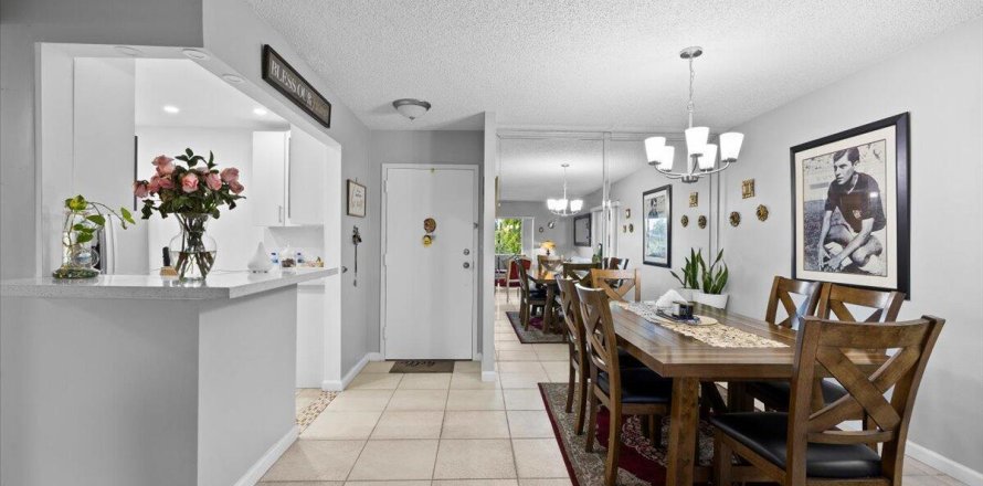 Condo in North Lauderdale, Florida, 2 bedrooms  № 2176977