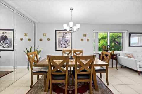 Condo in North Lauderdale, Florida, 2 bedrooms  № 2176977 - photo 5