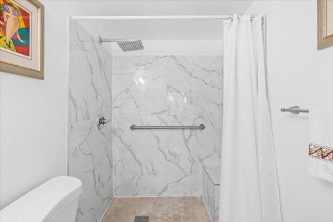Condo in North Lauderdale, Florida, 2 bedrooms  № 2176977 - photo 14