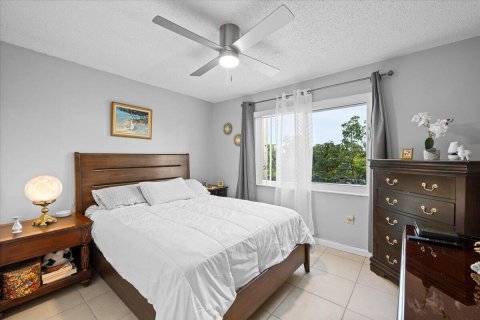 Condo in North Lauderdale, Florida, 2 bedrooms  № 2176977 - photo 15
