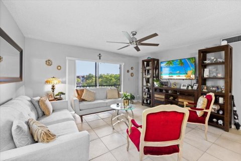 Condo in North Lauderdale, Florida, 2 bedrooms  № 2176977 - photo 8