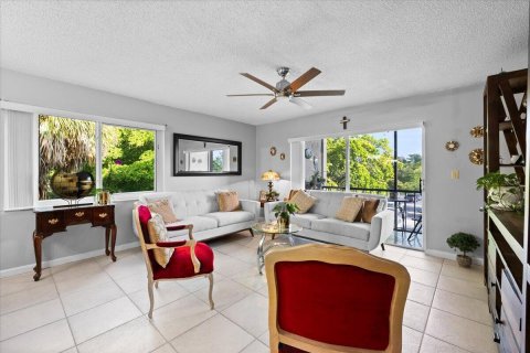 Condo in North Lauderdale, Florida, 2 bedrooms  № 2176977 - photo 6