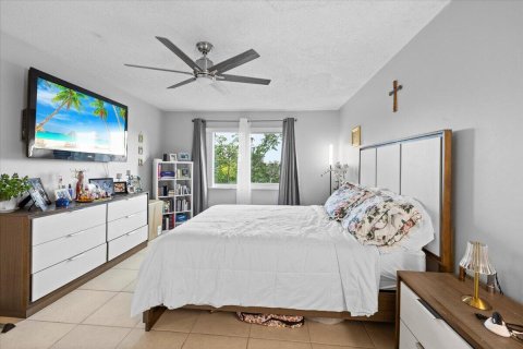Condo in North Lauderdale, Florida, 2 bedrooms  № 2176977 - photo 12