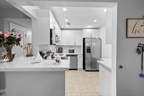 Condo in North Lauderdale, Florida, 2 bedrooms  № 2176977 - photo 2